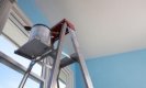 Как покрасить потолок без дефектов